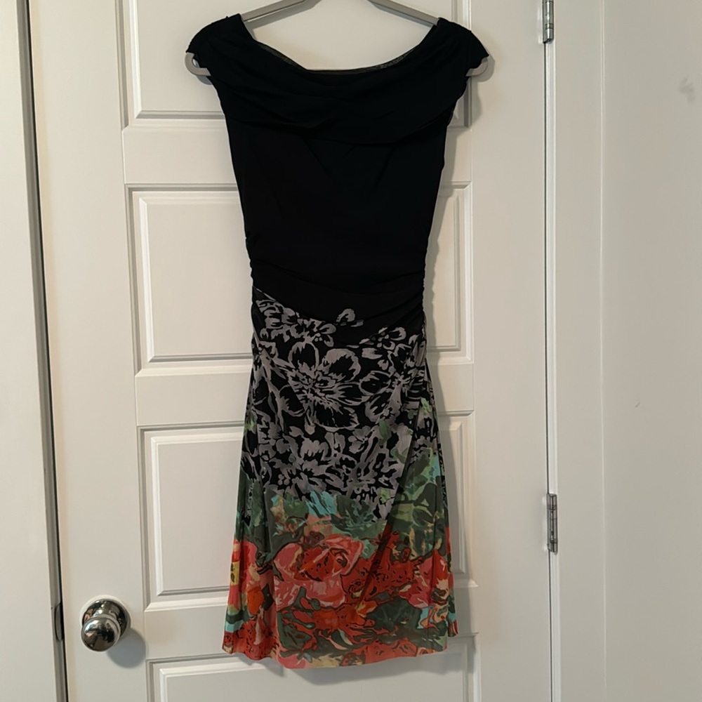 Kay Unger New York size Small with ruching on both sides of the dress.